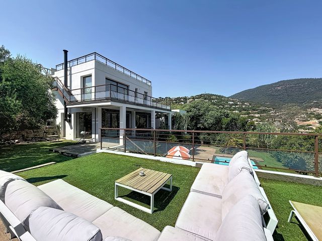 Maison &agrave; vendre - 7 pi&egrave;ces - 220 m2 - Cavalaire Sur Mer - 83 - PROVENCE-ALPES-COTE-D-AZUR