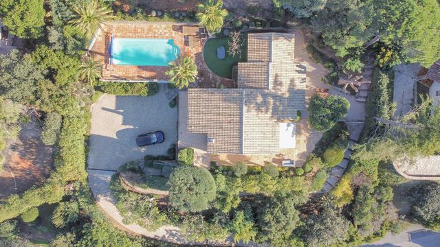 Maison à vendre - 6 pièces - 170 m2 - Cavalaire Sur Mer - 83 - PROVENCE-ALPES-COTE-D-AZUR