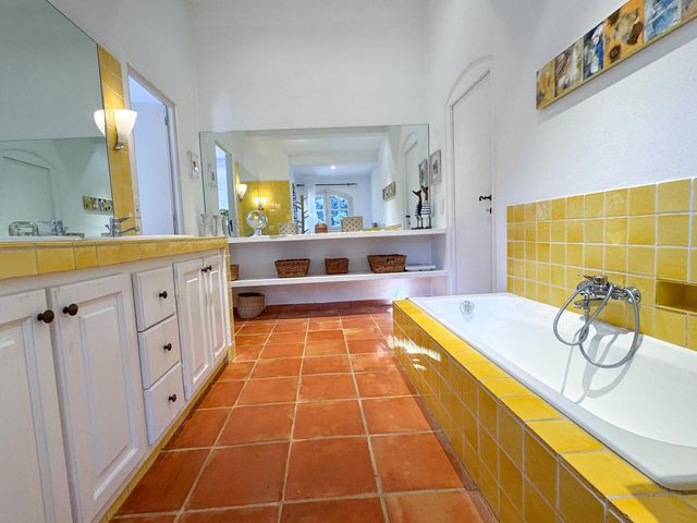 Maison à vendre - 6 pièces - 170 m2 - Cavalaire Sur Mer - 83 - PROVENCE-ALPES-COTE-D-AZUR