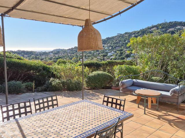 Maison à vendre - 6 pièces - 170 m2 - Cavalaire Sur Mer - 83 - PROVENCE-ALPES-COTE-D-AZUR