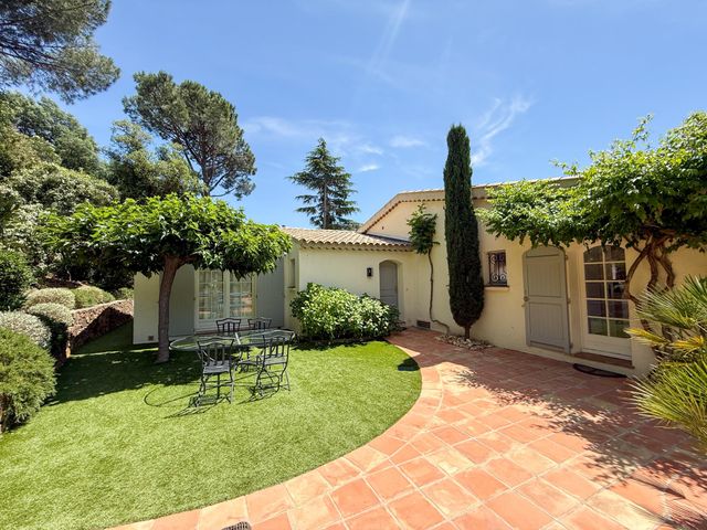 Maison à vendre - 6 pièces - 170 m2 - Cavalaire Sur Mer - 83 - PROVENCE-ALPES-COTE-D-AZUR