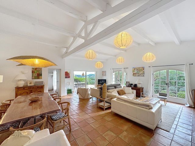 Maison à vendre - 6 pièces - 170 m2 - Cavalaire Sur Mer - 83 - PROVENCE-ALPES-COTE-D-AZUR