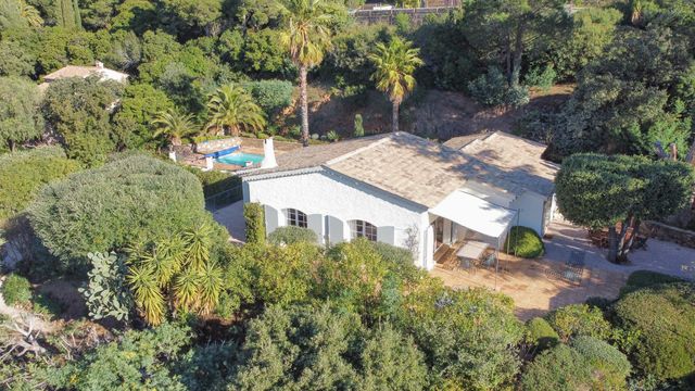 Maison à vendre - 6 pièces - 170 m2 - Cavalaire Sur Mer - 83 - PROVENCE-ALPES-COTE-D-AZUR