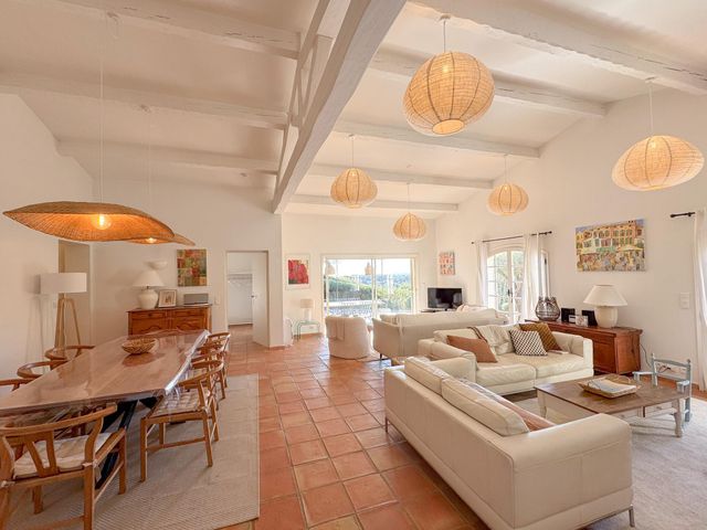 Maison à vendre - 6 pièces - 170 m2 - Cavalaire Sur Mer - 83 - PROVENCE-ALPES-COTE-D-AZUR