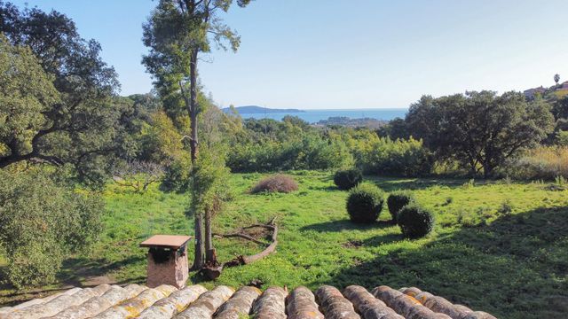 Maison à vendre - 4 pièces - 105 m2 - Cavalaire Sur Mer - 83 - PROVENCE-ALPES-COTE-D-AZUR