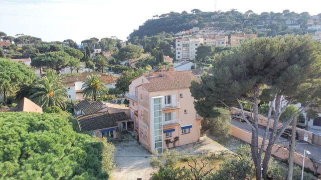 Maison à vendre - 8 pièces - 367 m2 - Cavalaire Sur Mer - 83 - PROVENCE-ALPES-COTE-D-AZUR