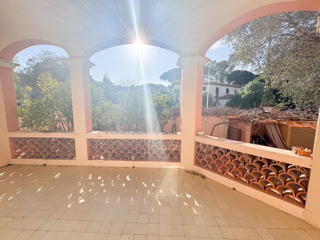 Maison à vendre - 8 pièces - 367 m2 - Cavalaire Sur Mer - 83 - PROVENCE-ALPES-COTE-D-AZUR