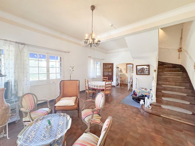 Maison à vendre - 8 pièces - 367 m2 - Cavalaire Sur Mer - 83 - PROVENCE-ALPES-COTE-D-AZUR