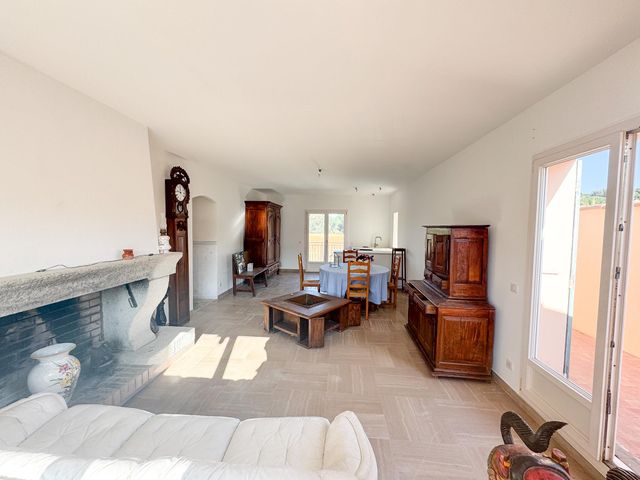 Maison à vendre - 8 pièces - 367 m2 - Cavalaire Sur Mer - 83 - PROVENCE-ALPES-COTE-D-AZUR