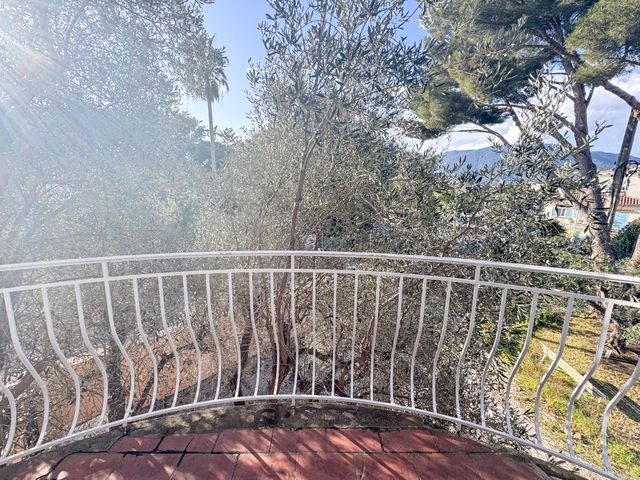 Maison à vendre - 8 pièces - 367 m2 - Cavalaire Sur Mer - 83 - PROVENCE-ALPES-COTE-D-AZUR