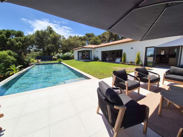 Maison &agrave; vendre - 9 pi&egrave;ces - 350 m2 - La Croix Valmer - 83 - PROVENCE-ALPES-COTE-D-AZUR