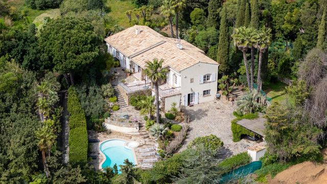 Maison &agrave; vendre - 6 pi&egrave;ces - 183 m2 - La Croix Valmer - 83 - PROVENCE-ALPES-COTE-D-AZUR