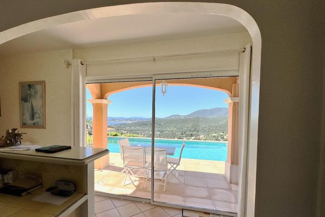 Maison &agrave; vendre - 7 pi&egrave;ces - 230 m2 - La Croix Valmer - 83 - PROVENCE-ALPES-COTE-D-AZUR