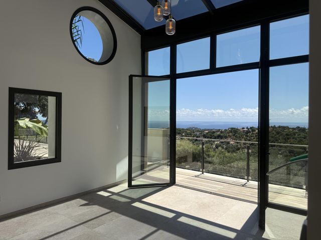 Maison à vendre - 7 pièces - 223 m2 - Cavalaire Sur Mer - 83 - PROVENCE-ALPES-COTE-D-AZUR