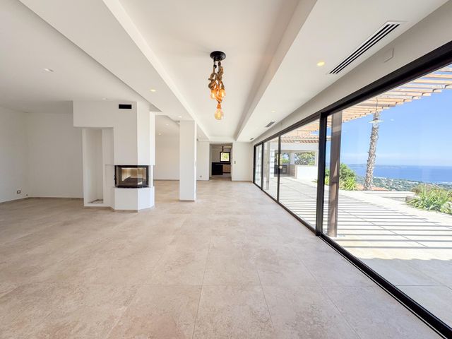 Maison à vendre - 8 pièces - 292 m2 - Cavalaire Sur Mer - 83 - PROVENCE-ALPES-COTE-D-AZUR