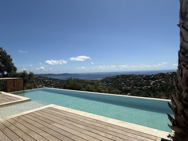 Maison à vendre - 8 pièces - 292 m2 - Cavalaire Sur Mer - 83 - PROVENCE-ALPES-COTE-D-AZUR