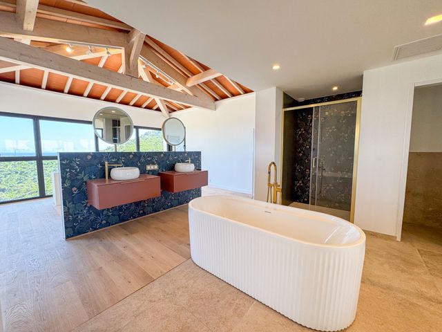 Maison à vendre - 8 pièces - 292 m2 - Cavalaire Sur Mer - 83 - PROVENCE-ALPES-COTE-D-AZUR