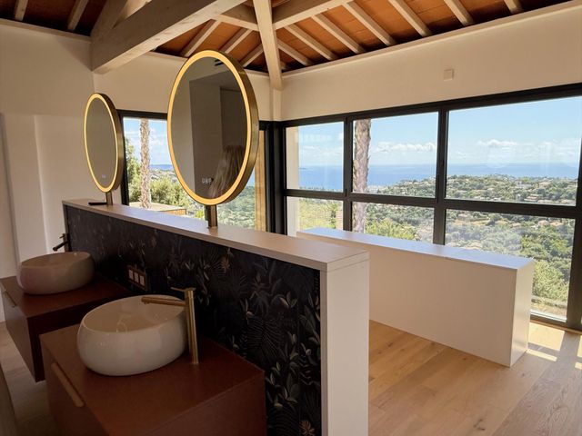 Maison à vendre - 8 pièces - 292 m2 - Cavalaire Sur Mer - 83 - PROVENCE-ALPES-COTE-D-AZUR