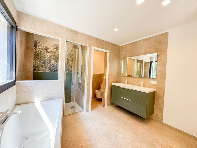 Maison à vendre - 8 pièces - 292 m2 - Cavalaire Sur Mer - 83 - PROVENCE-ALPES-COTE-D-AZUR