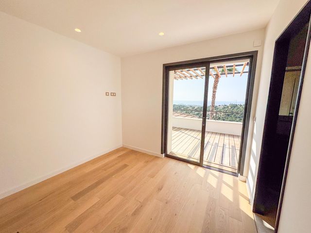 Maison à vendre - 8 pièces - 292 m2 - Cavalaire Sur Mer - 83 - PROVENCE-ALPES-COTE-D-AZUR