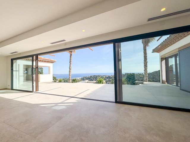 Maison à vendre - 8 pièces - 292 m2 - Cavalaire Sur Mer - 83 - PROVENCE-ALPES-COTE-D-AZUR