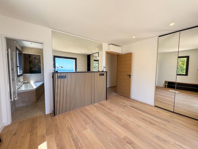 Maison à vendre - 8 pièces - 292 m2 - Cavalaire Sur Mer - 83 - PROVENCE-ALPES-COTE-D-AZUR