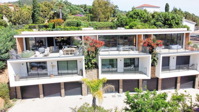 Appartement T4 à vendre - 6 pièces - 185 m2 - Le Lavandou - 83 - PROVENCE-ALPES-COTE-D-AZUR