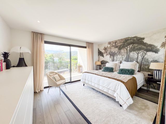 Appartement T4 à vendre - 6 pièces - 185 m2 - Le Lavandou - 83 - PROVENCE-ALPES-COTE-D-AZUR