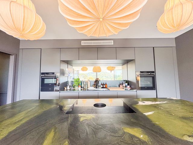 Appartement T4 à vendre - 6 pièces - 185 m2 - Le Lavandou - 83 - PROVENCE-ALPES-COTE-D-AZUR