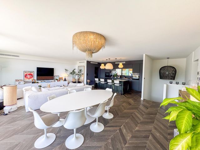 Appartement T4 à vendre - 6 pièces - 185 m2 - Le Lavandou - 83 - PROVENCE-ALPES-COTE-D-AZUR