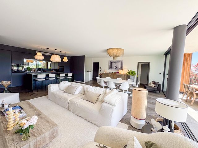 Appartement T4 à vendre - 6 pièces - 185 m2 - Le Lavandou - 83 - PROVENCE-ALPES-COTE-D-AZUR