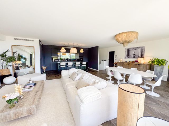 Appartement T4 à vendre - 6 pièces - 185 m2 - Le Lavandou - 83 - PROVENCE-ALPES-COTE-D-AZUR