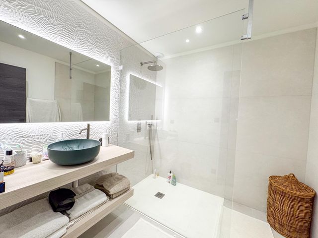 Appartement T4 à vendre - 6 pièces - 185 m2 - Le Lavandou - 83 - PROVENCE-ALPES-COTE-D-AZUR