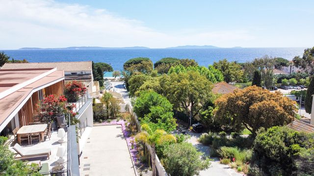 Appartement T4 à vendre - 6 pièces - 185 m2 - Le Lavandou - 83 - PROVENCE-ALPES-COTE-D-AZUR