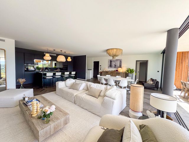 Maison à vendre - 6 pièces - 185 m2 - Le Lavandou - 83 - PROVENCE-ALPES-COTE-D-AZUR