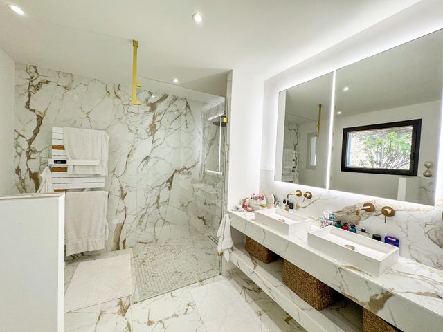 Maison à vendre - 6 pièces - 185 m2 - Le Lavandou - 83 - PROVENCE-ALPES-COTE-D-AZUR