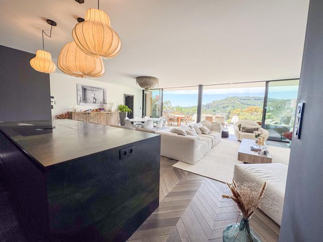 Maison à vendre - 6 pièces - 185 m2 - Le Lavandou - 83 - PROVENCE-ALPES-COTE-D-AZUR