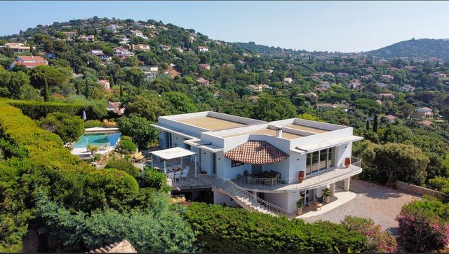 Maison à vendre - 7 pièces - 190 m2 - La Croix Valmer - 83 - PROVENCE-ALPES-COTE-D-AZUR