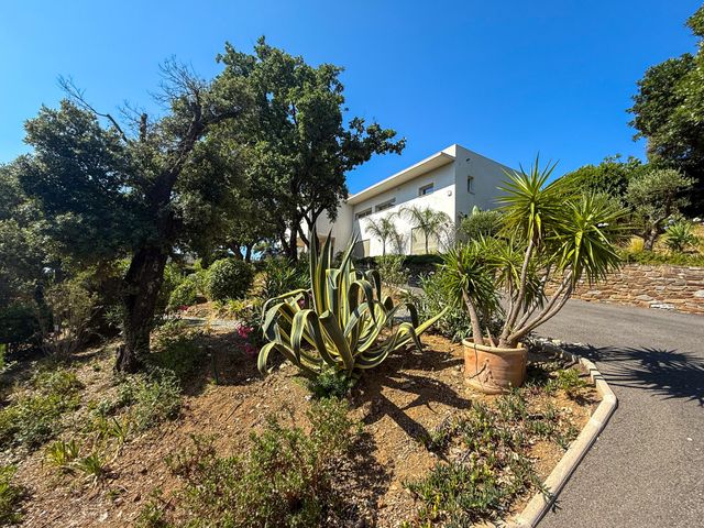 Maison à vendre - 7 pièces - 190 m2 - La Croix Valmer - 83 - PROVENCE-ALPES-COTE-D-AZUR