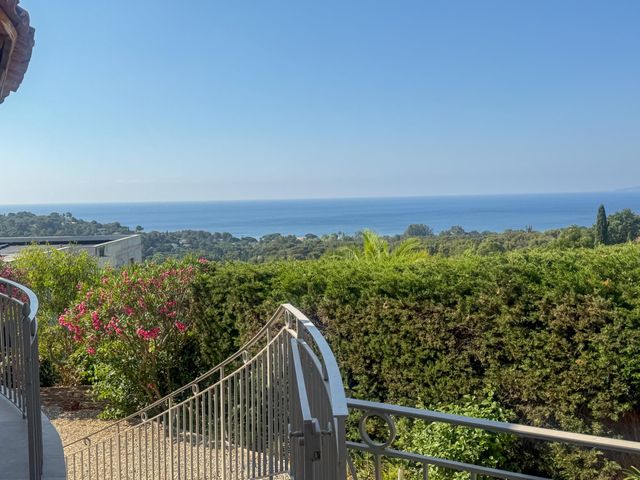 Maison à vendre - 7 pièces - 190 m2 - La Croix Valmer - 83 - PROVENCE-ALPES-COTE-D-AZUR