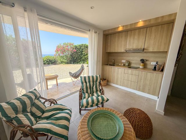 Maison à vendre - 7 pièces - 190 m2 - La Croix Valmer - 83 - PROVENCE-ALPES-COTE-D-AZUR