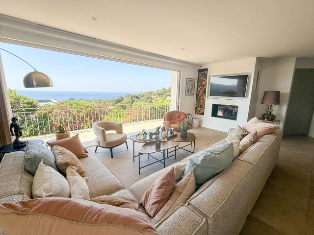 Maison à vendre - 7 pièces - 190 m2 - La Croix Valmer - 83 - PROVENCE-ALPES-COTE-D-AZUR