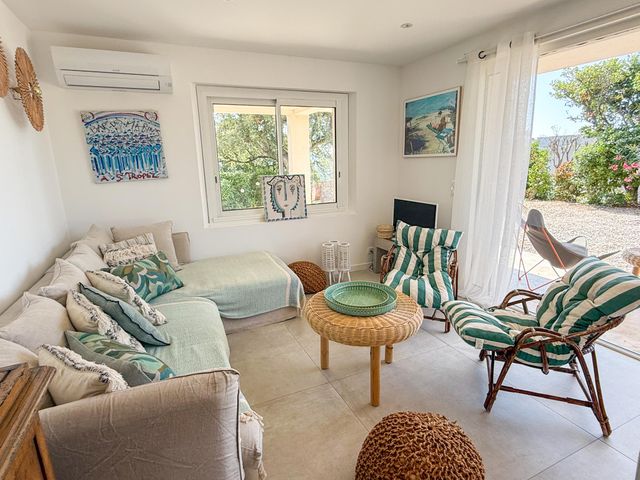 Maison à vendre - 7 pièces - 190 m2 - La Croix Valmer - 83 - PROVENCE-ALPES-COTE-D-AZUR