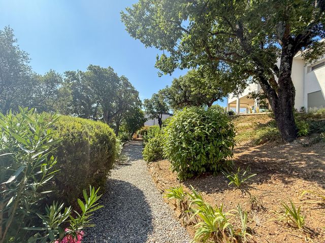 Maison à vendre - 7 pièces - 190 m2 - La Croix Valmer - 83 - PROVENCE-ALPES-COTE-D-AZUR