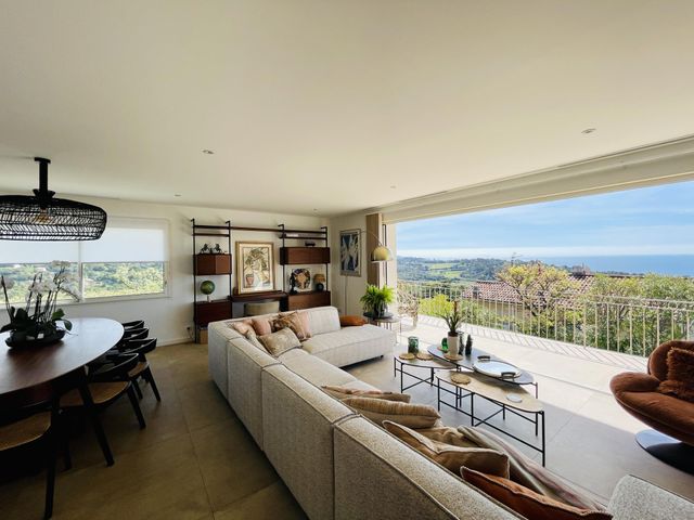 Maison à vendre - 7 pièces - 190 m2 - La Croix Valmer - 83 - PROVENCE-ALPES-COTE-D-AZUR