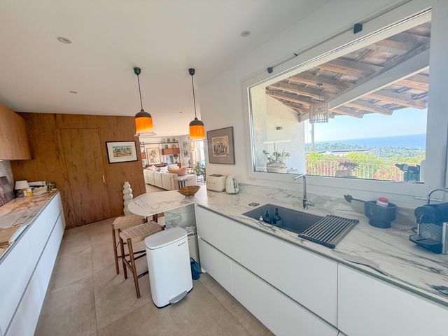 Maison à vendre - 7 pièces - 190 m2 - La Croix Valmer - 83 - PROVENCE-ALPES-COTE-D-AZUR