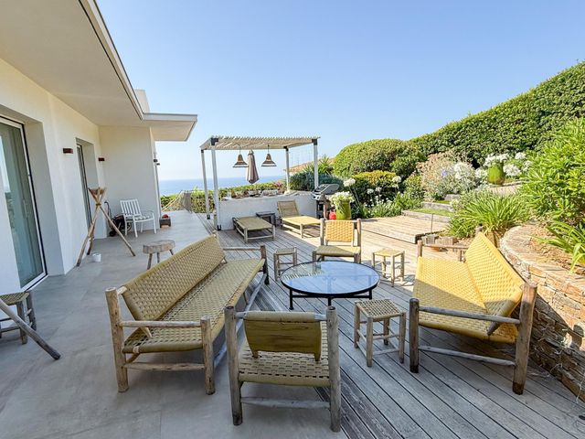 Maison à vendre - 7 pièces - 190 m2 - La Croix Valmer - 83 - PROVENCE-ALPES-COTE-D-AZUR