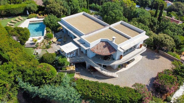 Maison à vendre - 7 pièces - 190 m2 - La Croix Valmer - 83 - PROVENCE-ALPES-COTE-D-AZUR