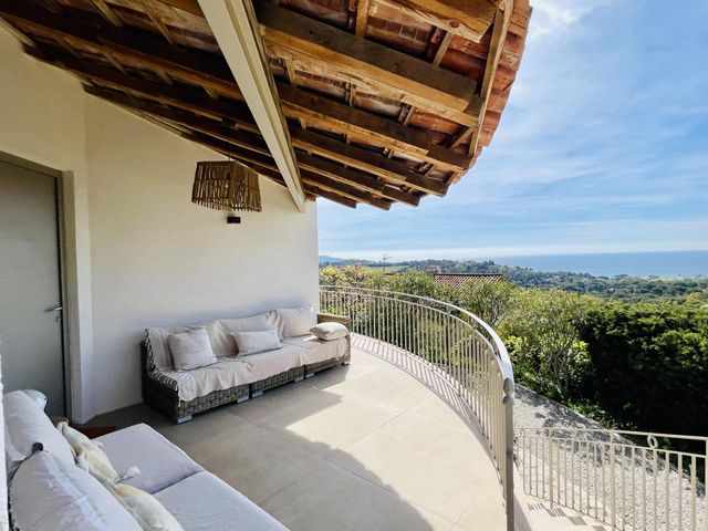 Maison à vendre - 7 pièces - 190 m2 - La Croix Valmer - 83 - PROVENCE-ALPES-COTE-D-AZUR