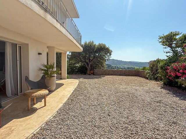 Maison à vendre - 7 pièces - 190 m2 - La Croix Valmer - 83 - PROVENCE-ALPES-COTE-D-AZUR